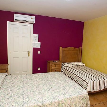 טלברה דה לה ריינה Hostal Velarde מראה חיצוני תמונה