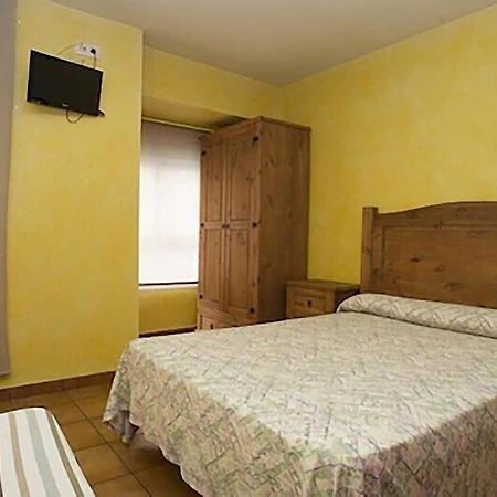 טלברה דה לה ריינה Hostal Velarde מראה חיצוני תמונה