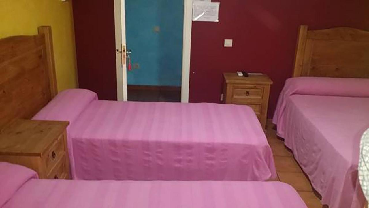טלברה דה לה ריינה Hostal Velarde מראה חיצוני תמונה
