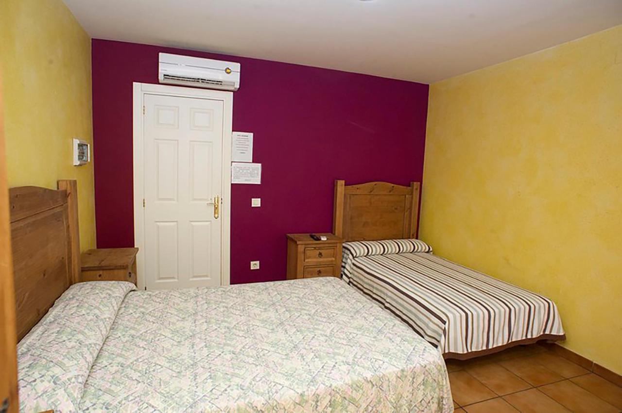 טלברה דה לה ריינה Hostal Velarde מראה חיצוני תמונה
