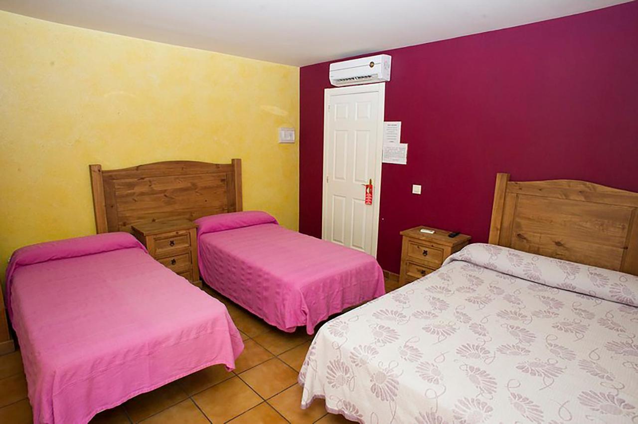 טלברה דה לה ריינה Hostal Velarde מראה חיצוני תמונה