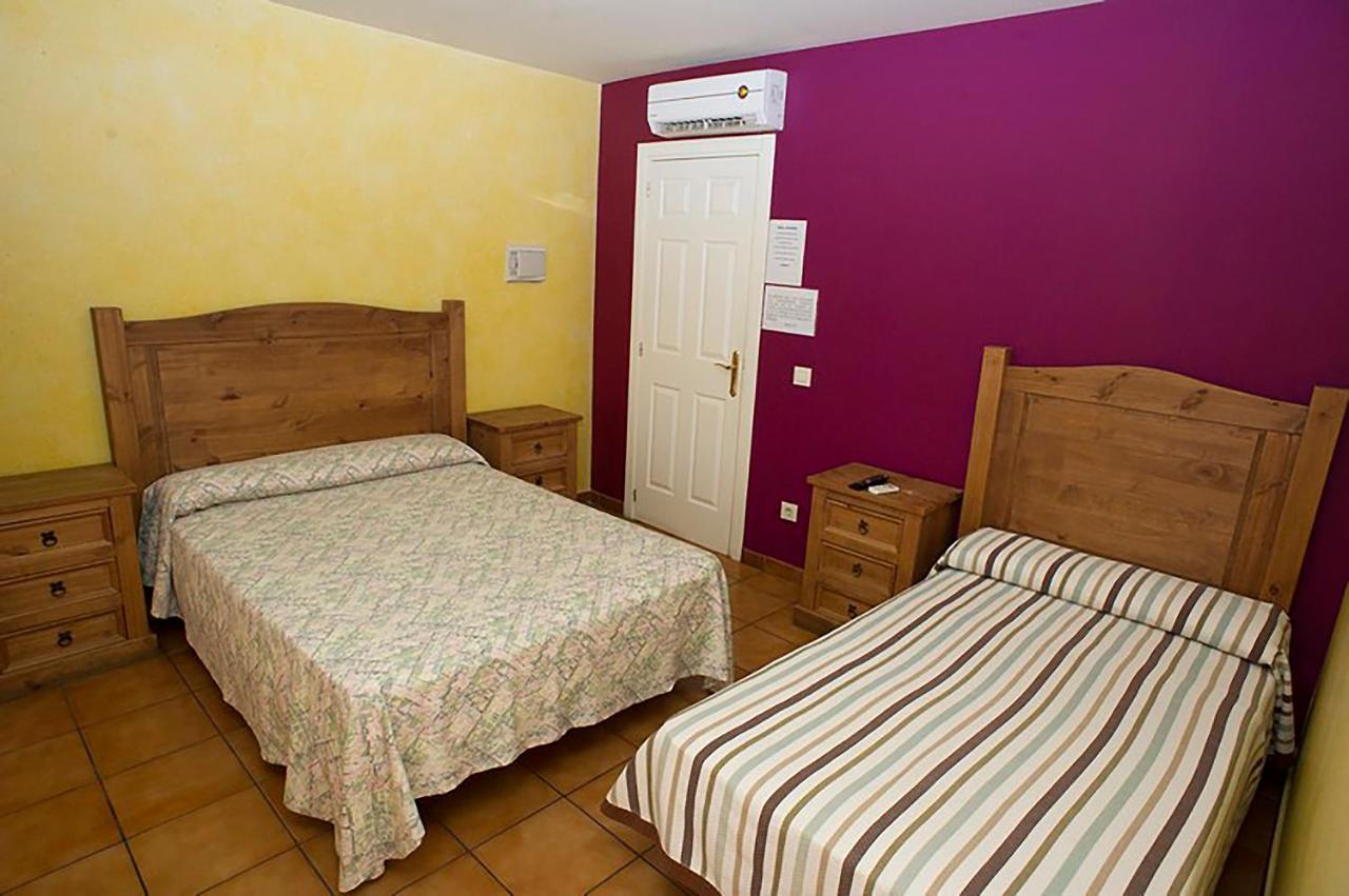 טלברה דה לה ריינה Hostal Velarde מראה חיצוני תמונה