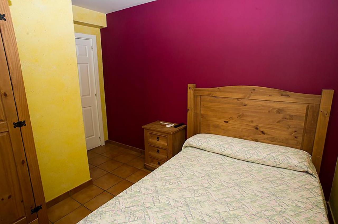 טלברה דה לה ריינה Hostal Velarde מראה חיצוני תמונה